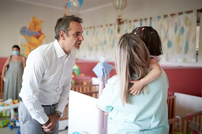 Στο Κέντρο Προστασίας Παιδιού "Η Μητέρα" ο Μητσοτάκης: Διαφανές σύστημα αναδοχής και υιοθεσίας