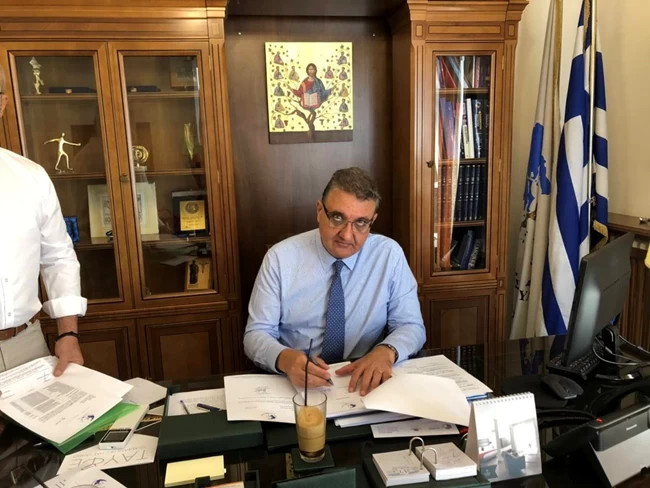 εξαδακτυλος