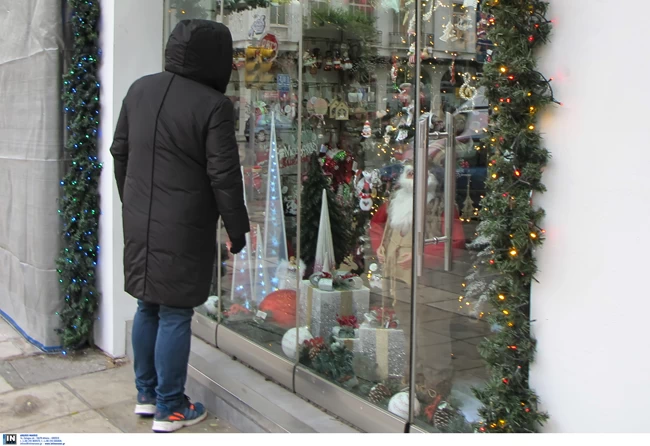 Ανακοινώσεις για το άνοιγμα του λιανεμπορίου ίσως και αύριο - Απαγόρευση κυκλοφορίας μετά τις 10 το βράδυ αντί για 9
