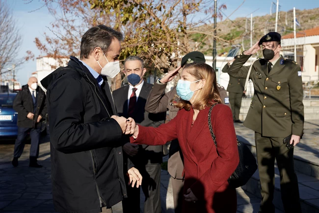 Μητσοτάκης από Άγιο Ευστράτιο: "Καλή φώτιση, πρωτίστως στους συμπολίτες μας που είναι ανεμβολίαστοι" [Εικόνες]
