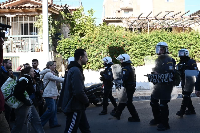 ΕΞΩΣΗ ΑΝΩ ΠΕΤΡΑΛΩΝΑ