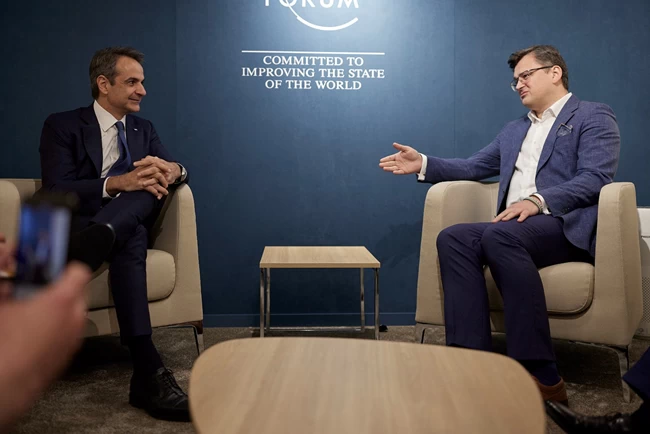 Μητσοτάκης σε Κουλέμπα: Η Ελλάδα θα συνεχίσει να στηρίζει την Ουκρανία
