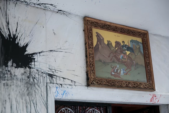 εκκλησια βανδαλισμοι