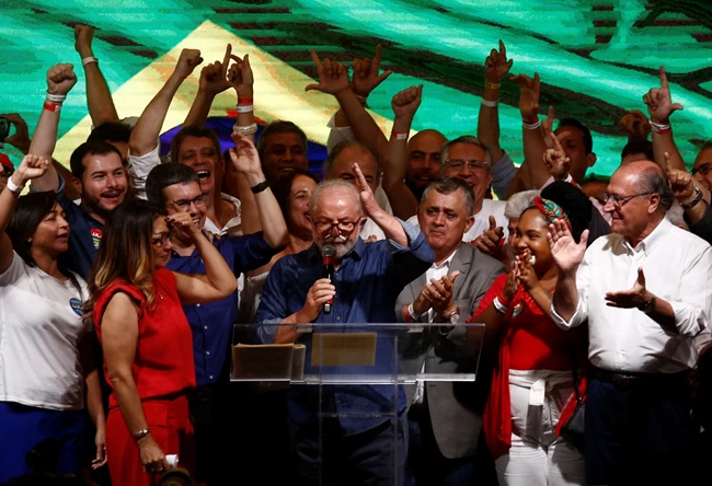 Εκλογές στη Βραζιλία: Η μεγάλη επιστροφή Λούλα και η "έξωση" Μπολσονάρου - Οι σταθμοί ζωής του νέου προέδρου
