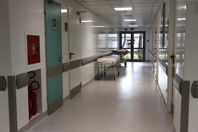 Κορονοϊός: Στο "κόκκινο" με 400 διασωληνωμένους και 59 θανάτους - 2198 νέα κρούσματα