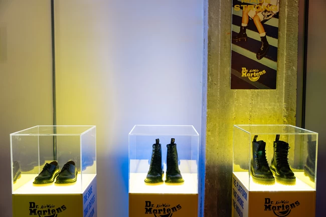DR MARTENS