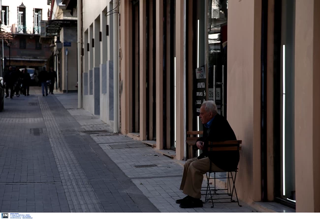 Ο κορονοϊός ερημώνει την Αθήνα - Άδειοι δρόμοι και ΜΜΜ, κλειστά σινεμά, θέατρα και γυμναστήρια