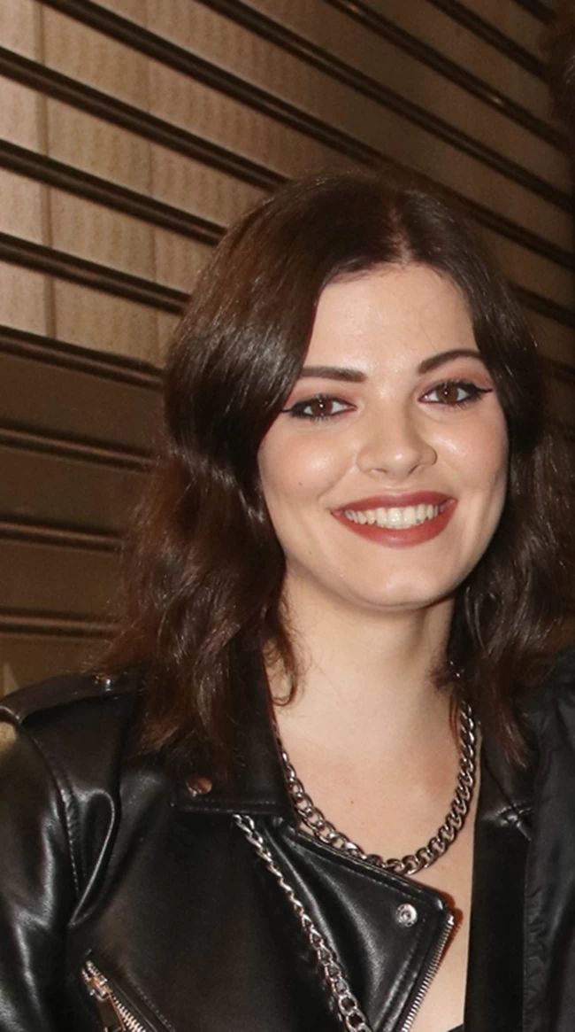 τζενη καζακου