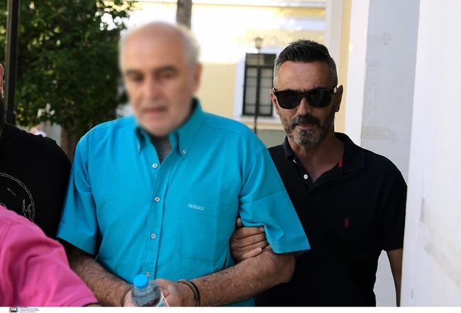 ΠΑΡΟΥΣΙΑΣΤΗΣ ΠΟΡΝΟΓΡΑΦΙΑ