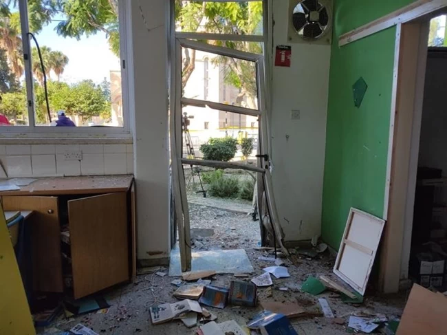 Ανησυχία στην Κύπρο: Εμπρησμοί και βόμβες σε σχολεία - Υποψίες για δράση αντιεμβολιαστών