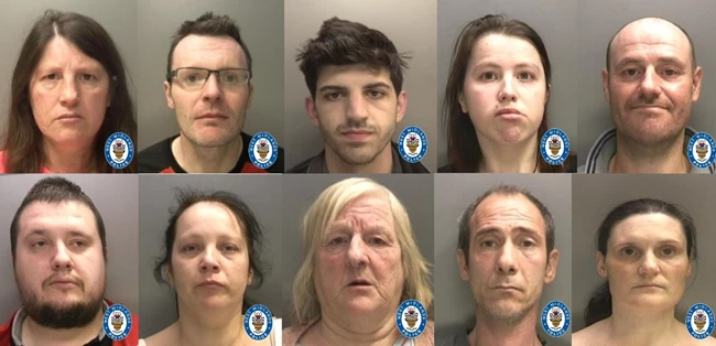 Σκληροί παιδεραστές στη Βρετανία: Γιατί οι Αρχές κράτησαν μυστικές τις τρεις δίκες με τους 21 παιδοβιαστές