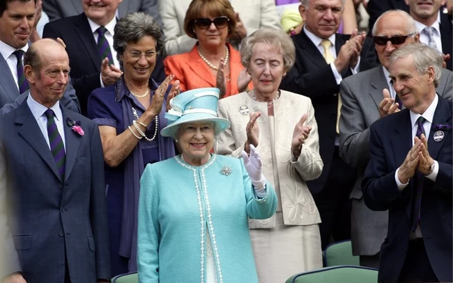 queen elizabeth wimbledon