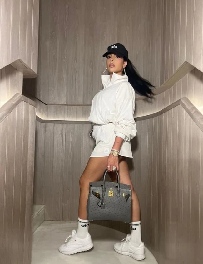 Η Χεορχίνα, o "Δίας" και η μανία με τις κροκό Birkin bags της Hermès των 75.000 ευρώ - Σε πόσα χρώματα την έχει