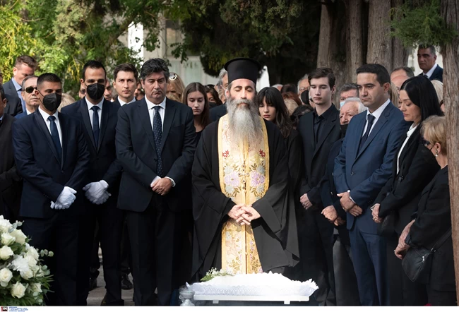 ΕΤΗΣΙΟ ΜΝΗΜΟΣΥΝΟ ΤΗΣ ΦΩΦΗΣ ΓΕΝΝΗΜΑΤΑ ΣΤΟ ΠΡΩΤΟ ΝΕΚΡΟΤΑΦΕΙΟ