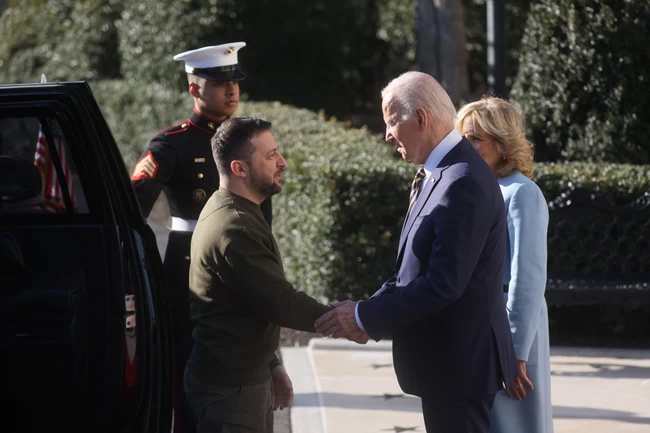 ΗΠΑ: Στον Λευκό Οίκο ο Ζελένσκι, συνάντηση με τον Τζο Μπάιντεν- "Αποτελείται έμπνευση για τον υπόλοιπο πλανήτη"