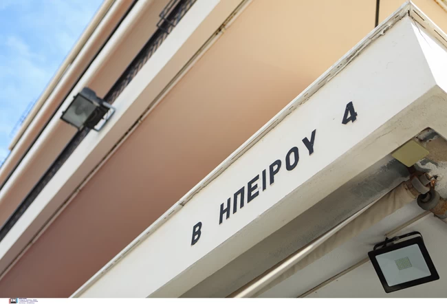 Δολοφονία στη Γλυφάδα: "Τον καθάρισα, είχαμε διαφορές", είπε ο δράστης - Δεν ενέκρινε τη σχέση της μητέρας του με το θύμα