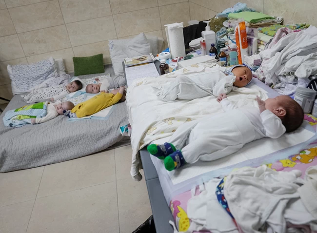 Ουκρανία βρέφη παρένθετες μητέρες 2