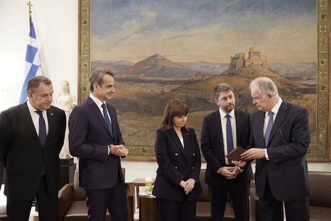 Μητσοτάκης Ανδρουλάκης στο γραφείο Τασούλα