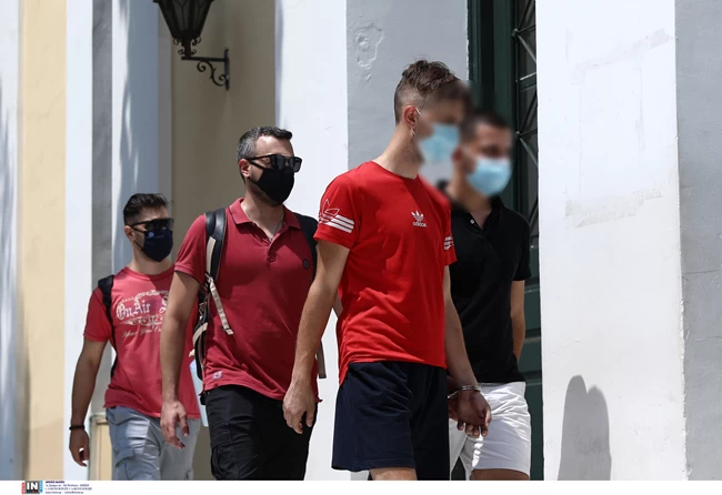 Ομαδικός βιασμός 19χρονης στα Πατήσια: Ανακάλεσε μέρος της καταγγελίας της - Ελεύθεροι υπό όρους οι δύο κατηγορούμενοι