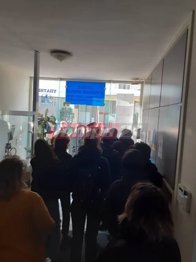 Εισβολή αντεξουσιαστών στα γραφεία της 6ης ΥΠΕ στην Πάτρα - Δέκα προσαγωγές