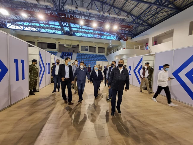 Στο mega εμβολιαστικό κέντρο στη Ρόδο ο Νίκος Χαρδαλιάς - Σε λειτουργία από Δευτέρα με 24 εμβολιαστικές γραμμές