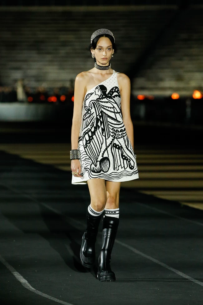 DIOR