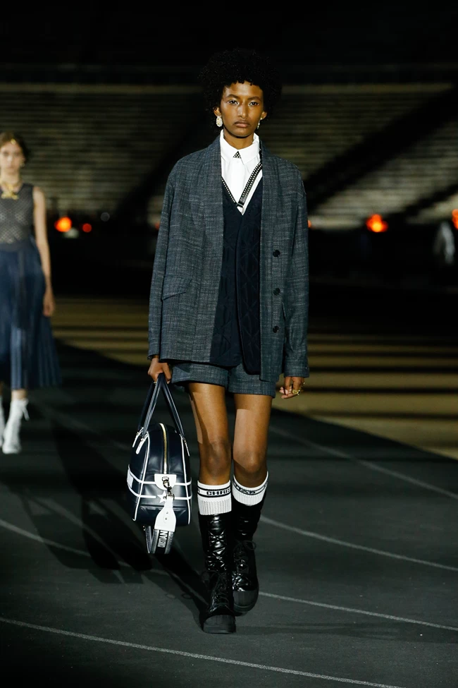 DIOR