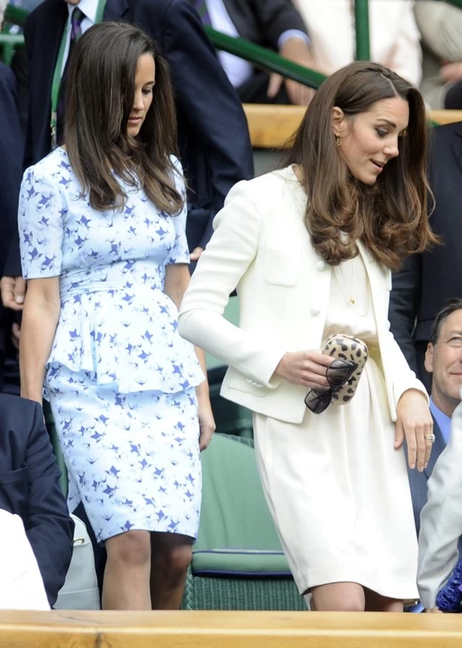Πίπα Μίντλετον: Με απίθανο Broderie Anglaise φόρεμα στο Royal Box - Επισκίασε την αδελφή της
