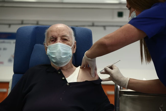 εμβολιασμός ηλικιωμένος