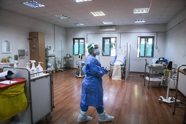Κορονοϊός: 60 διασωληνωμένοι ασθενείς εκτός ΜΕΘ - Αναμονή από 2 έως 10 ημέρες