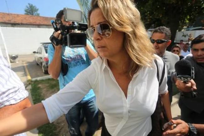 ΧΗΡΑ ΕΛΛΗΝΑ ΠΡΕΣΒΗ
