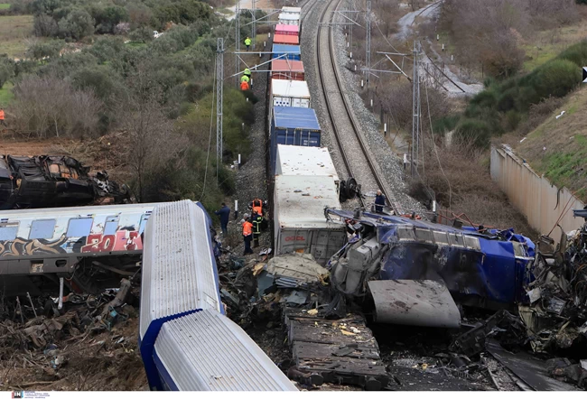 Σύγκρουση τρένων στα Τέμπη: Το τραγικό λάθος του σταθμάρχη - Συνελήφθη και κατηγορείται για ανθρωποκτονία