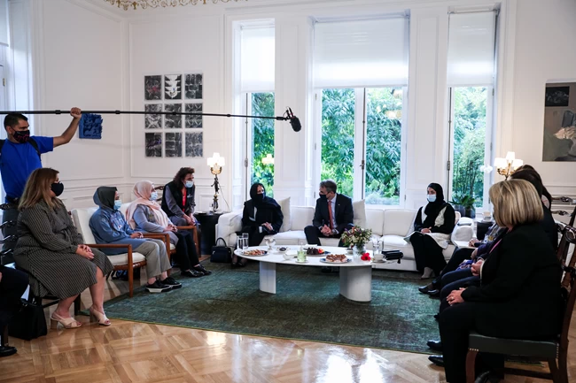 Μητσοτάκης: Συνάντηση με γυναίκες βουλευτές και δικαστικούς από το Αφγανιστάν