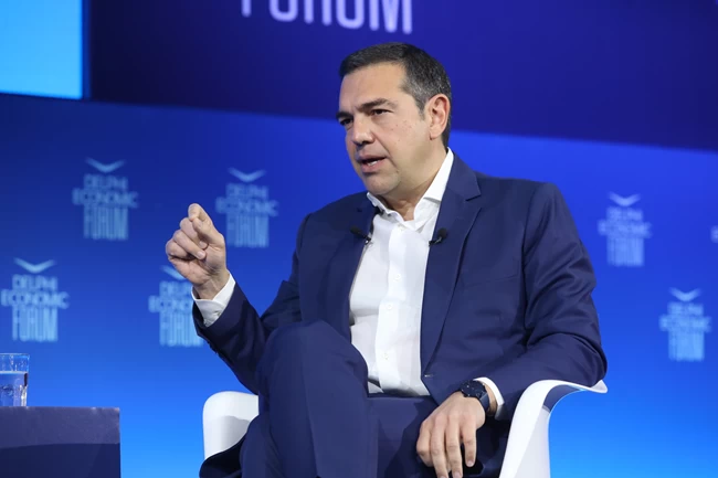 Ο Αλέξης Τσίπρας "δυναμιτίζει" τη συνεργασία με τον Νίκο Ανδρουλάκη: Καλεί Βαρουφάκη και ΚΚΕ να δώσουν ψήφο ανοχής