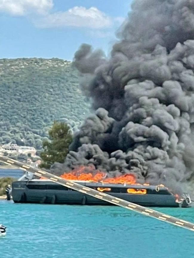 Θαλαμηγός