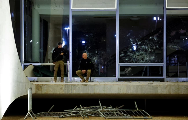 Βραζιλία: "Ναζί και νεοφασίστες" οι εισβολείς στα κρατικά κτίρια, λέει ο Λούλα - Ζητούν... απέλαση του Μπολσονάρου από τις ΗΠΑ