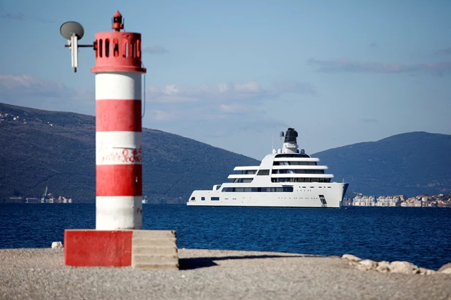 Γιοτ Αμπράμοβιτς Μοντενέγκρο Φάρος