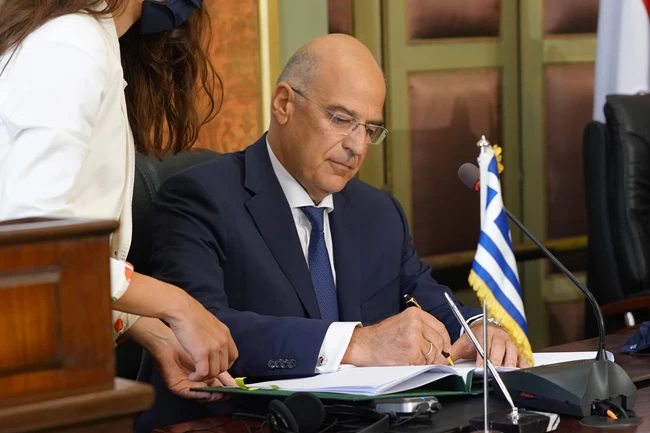 Δένδιας