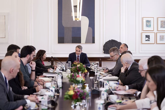 Κλείνει μέτωπα στον δρόμο προς τις κάλπες - Μarket pass, κατώτατος μισθός, συνταξιούχοι, οφειλέτες, καλλιτέχνες