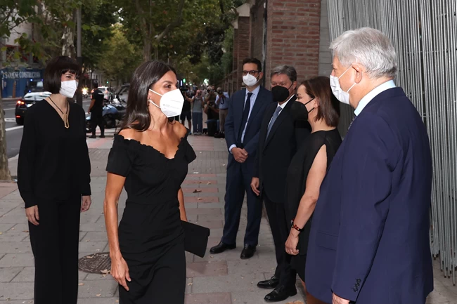 Σαν σταρ του Χόλιγουντ: H εκθαμβωτική εμφάνιση της βασίλισσας Λετίσια και το "κρυφό" μήνυμα στο φόρεμά της