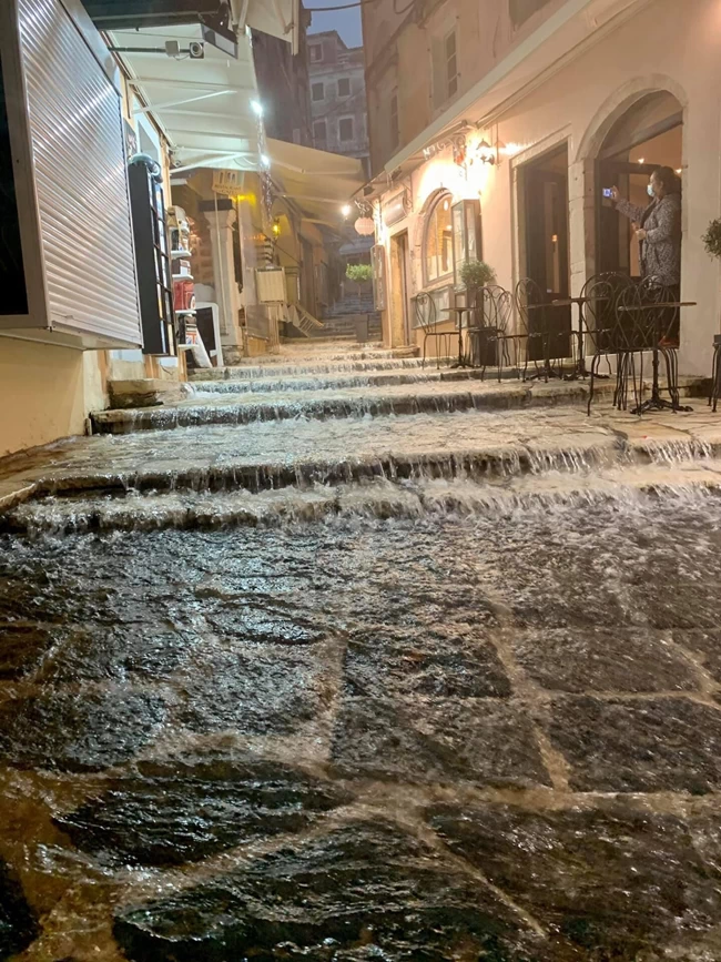 Σε κύμα κακοκαιρίας η χώρα με βροχές, καταιγίδες και χαλάζι - Έκτακτο δελτίο από την ΕΜΥ