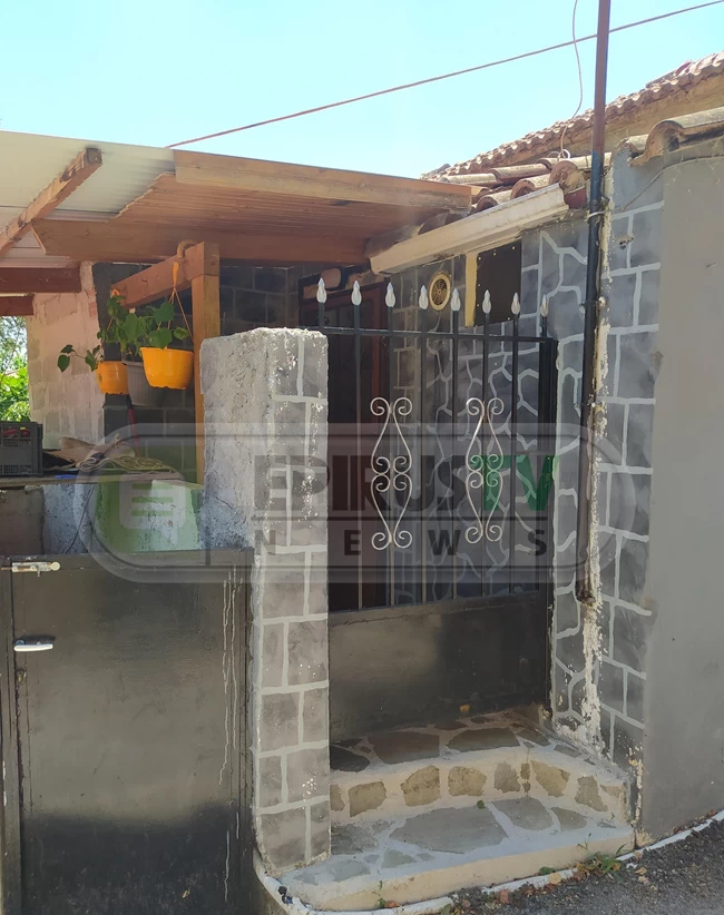 Πωγώνι Ιωαννίνων: Αυτό είναι το σπίτι της φρίκης όπου ο 56χρονος είχε κρύψει μέσα σε μπαούλο τη νεκρή θεία του