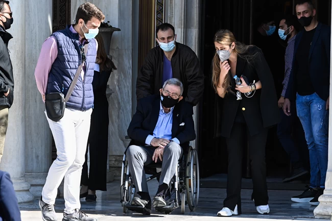 ΦΙΛΙΠΠΟΣ ΓΛΥΞΜΠΟΥΡΓΚ ΝΙΝΑ ΦΛΟΡ