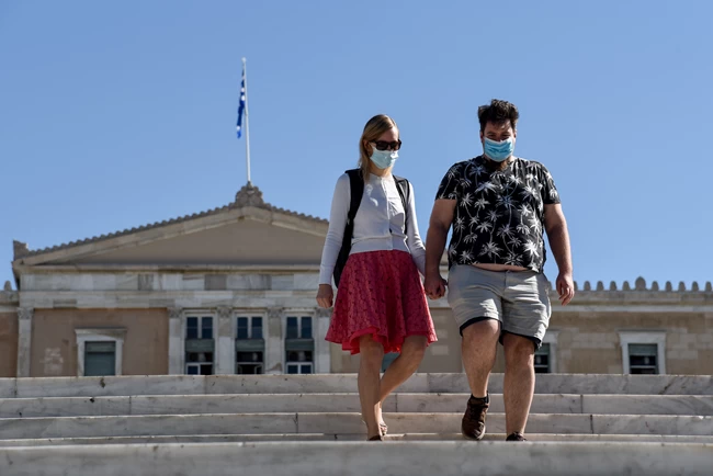 Κορονοϊός: Αναλυτικά τα ΦΕΚ με τα νέα μέτρα - Τι ισχύει ακριβώς για μάσκες και μετακινήσεις