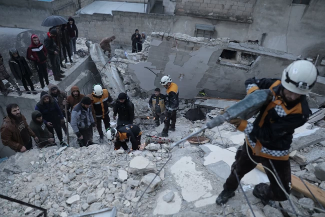 Σεισμός στην Τουρκία: Τα βίντεο τη στιγμή που τα κτήρια καταρρέουν- Ο πανικός των ανθρώπων