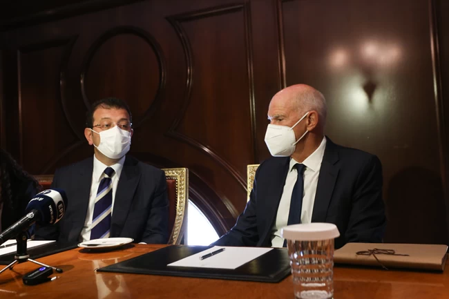 Συνάντηση Παπανδρέου με Ιμάμογλου: "Συνεχιστής της παράδοσης που ξεκινήσαμε με τον Ισμαήλ Τζεμ"