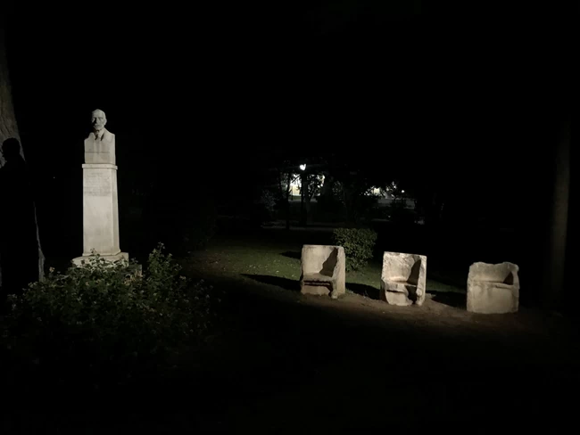 Τα 23 αγάλματα του Ζαππείου φωτίζονται ξανά από την Ελευθερία Ντεκώ - Η ιστορία τους [εικόνες]