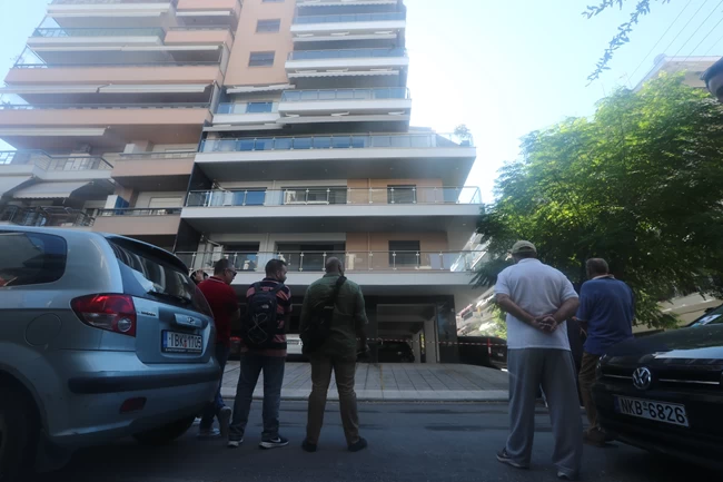 Καλαμαριά: Στον παππού και τη γιαγιά τα δύο παιδιά 12 & 14 ετών - Αποφασισμένος ο αστυνομικός να σκοτώσει την πρώην σύζυγό του