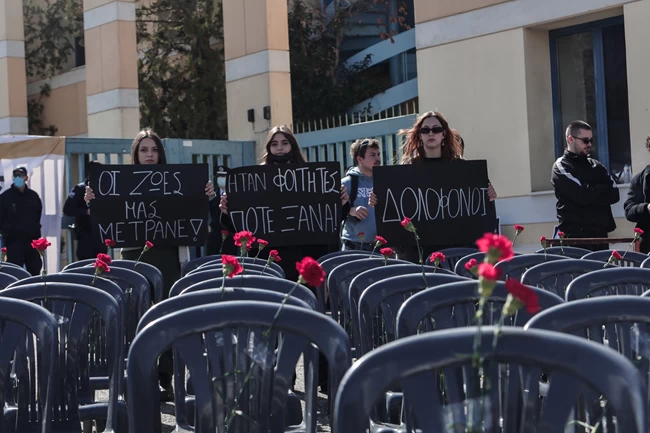 ΜΑΥΡΕΣ ΚΑΡΕΚΛΕΣ ΤΕΜΠΗ