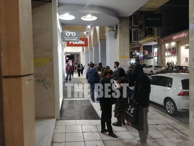 Συνωστισμός στην Πάτρα πριν το lockdown